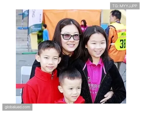 伏明霞这生活真让人心累,儿子都能败光她的“宝藏”真不简单 伏明霞这生活真让人心累,儿子都能败光她的“宝藏”真不简单