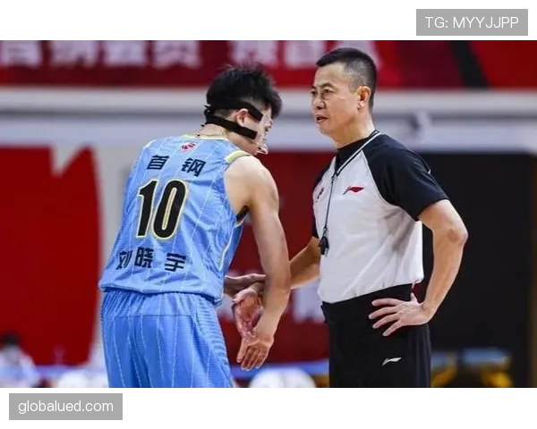 裁判协商判罚流程是什么规则？解析NBA与FIBA的判罚标准差异