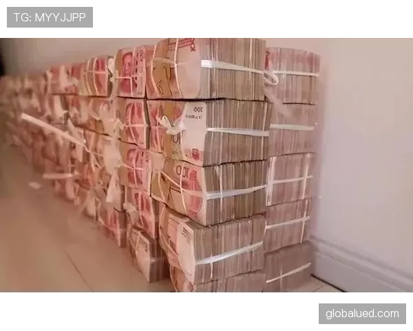 阿萨尔森家里几个亿现金堆着,估计还不如他每天的训练严厉吧! 阿萨尔森家里几个亿现金堆着,估计还不如他每天的训练严厉吧!